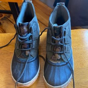 Sorel Camo print rain boots